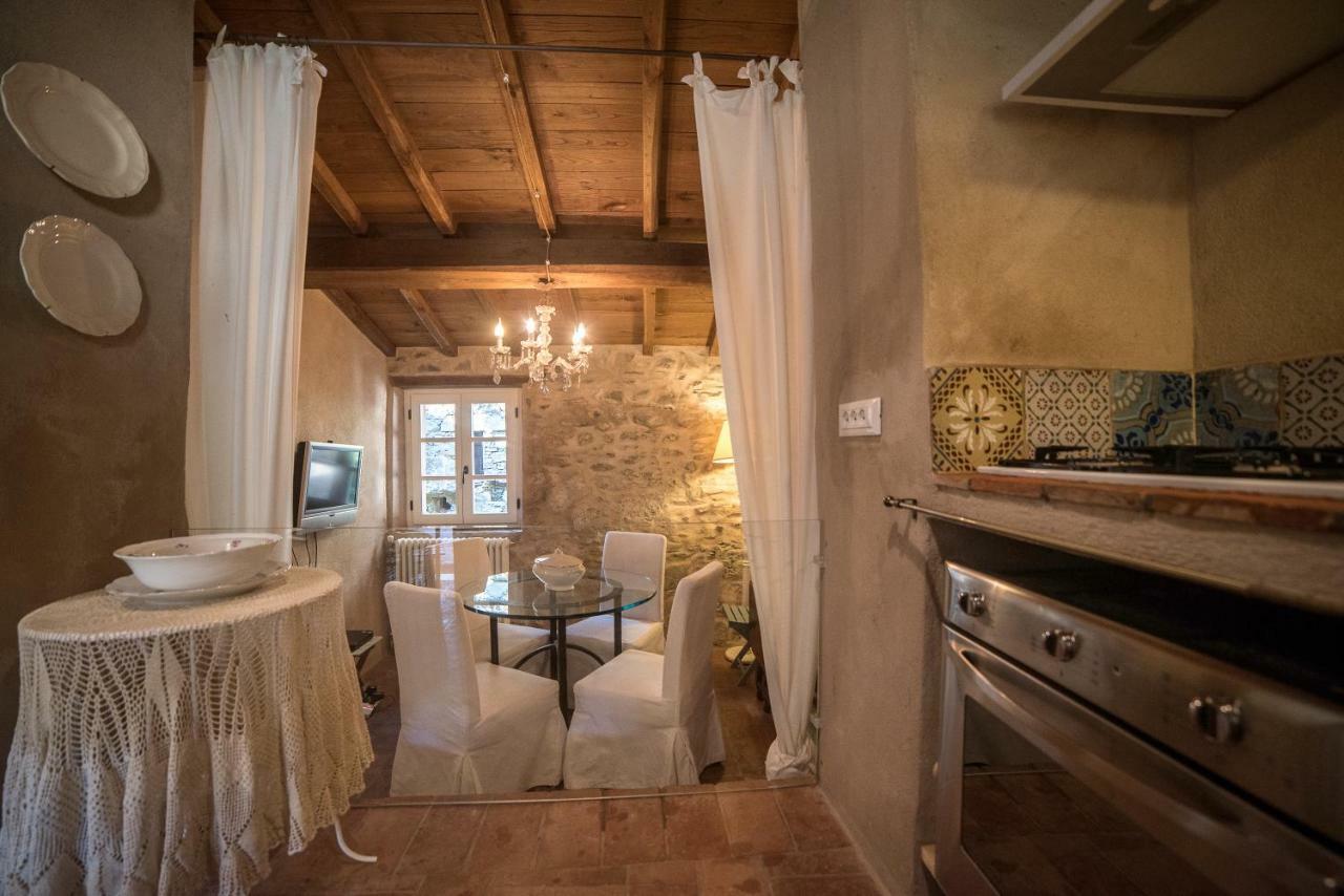 Casale Amati Country House Ortonovo Eksteriør billede